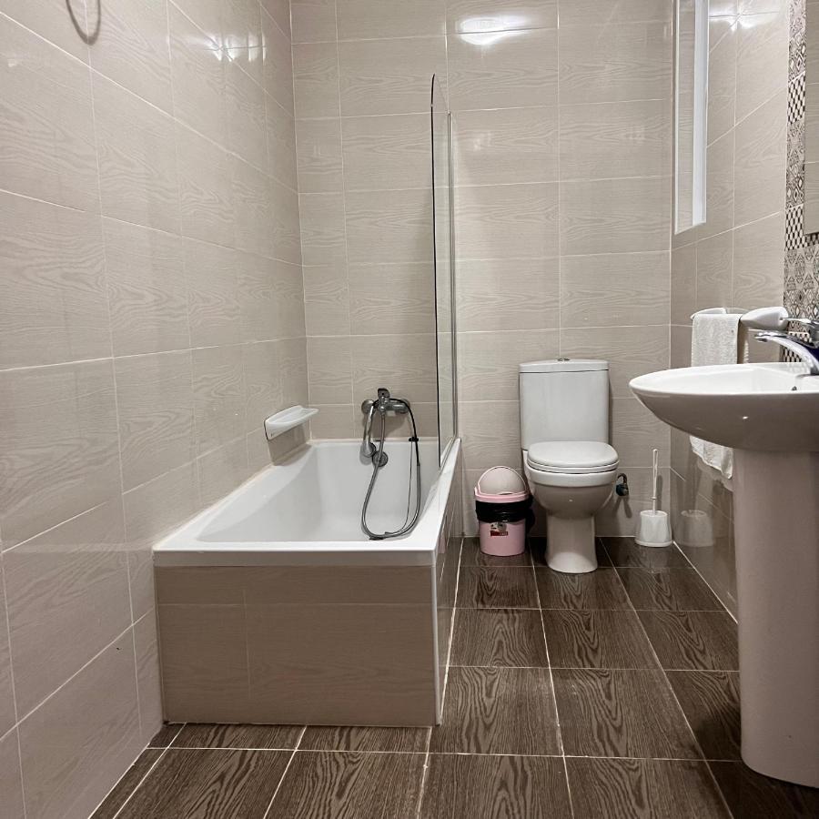 F4 Room 3, Private Room Two Single Beds Shared Bathroom Msida Exterior foto