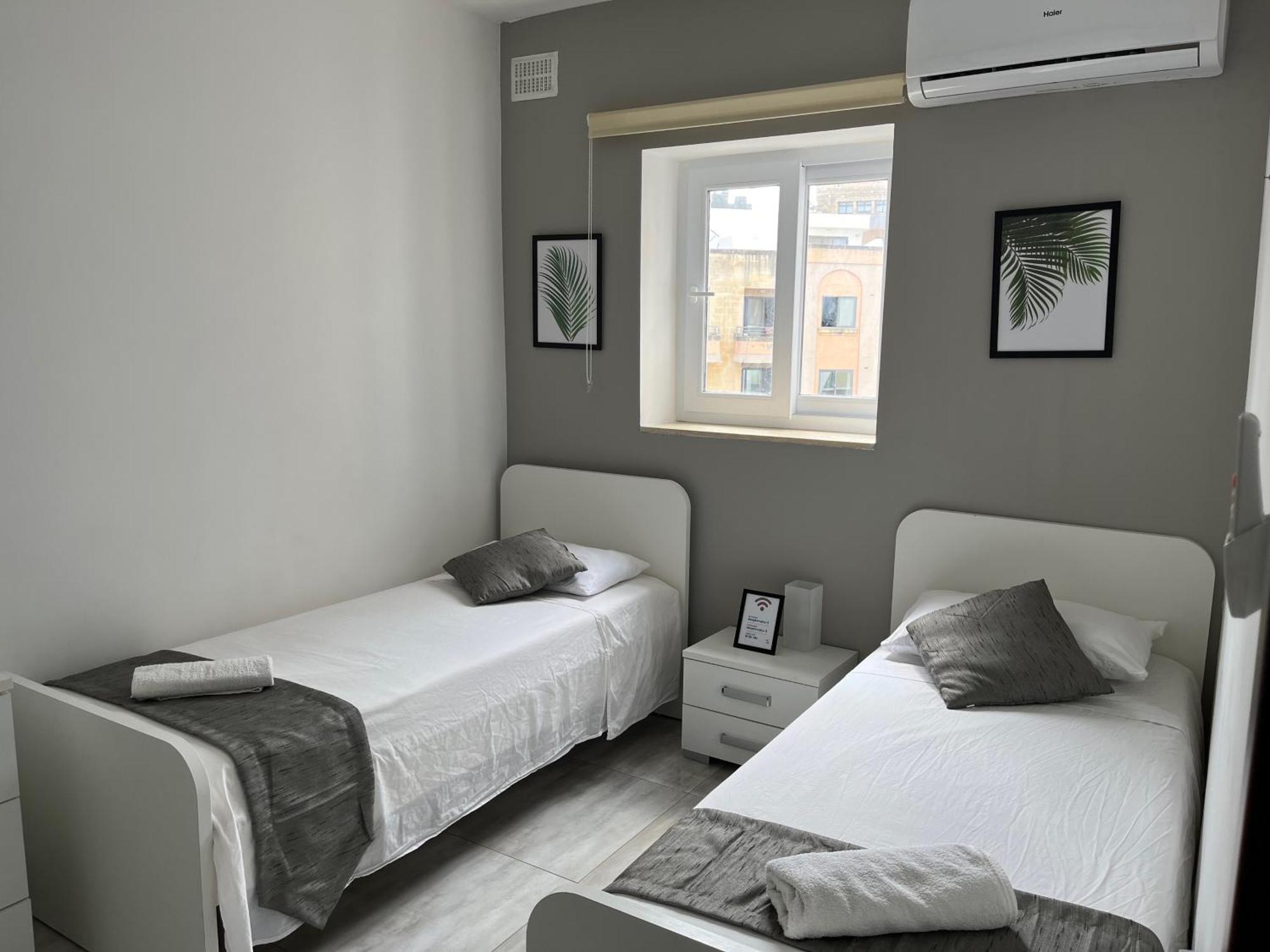 F4 Room 3, Private Room Two Single Beds Shared Bathroom Msida Exterior foto